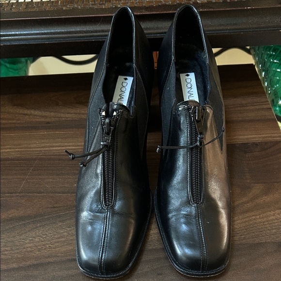 Donald J Pliner Black Leather Square Toe Zip Front Block Heal Couture Shoes 9N - Picture 2 of 16